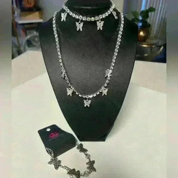 🦋NWOT 3 pc. silver Butterfly Rhinestone necklace, anklet, and bracelet - Picture 3 of 5